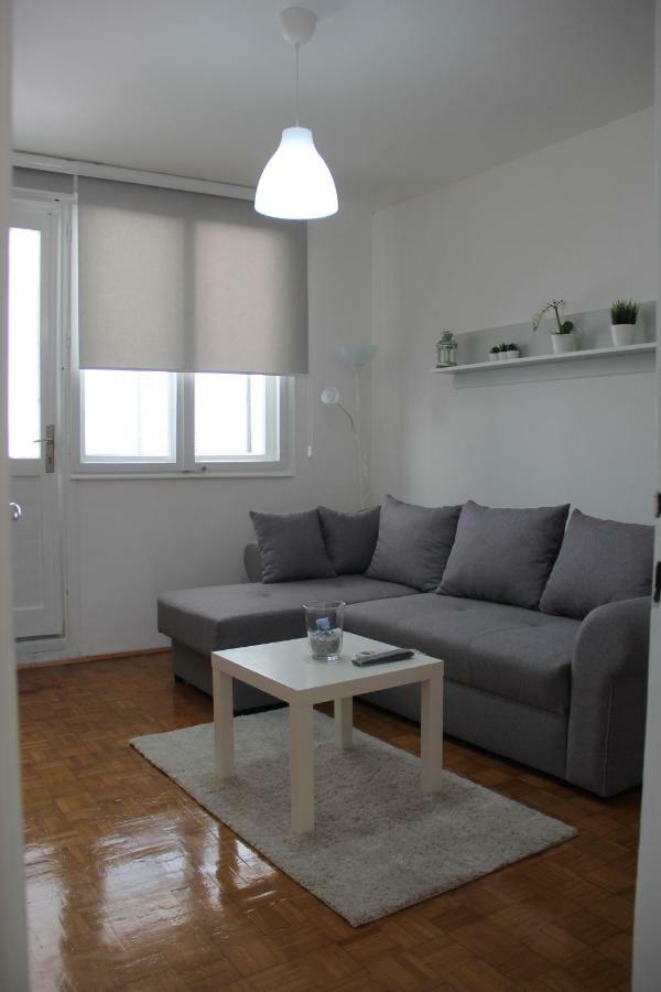 Apartman Kej Pirot Exterior foto
